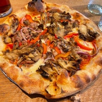 Photo taken at Pizzeria Delfina by junne☃️ on 5/31/2021
