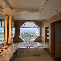 Photo taken at The Ritz-Carlton, Millenia Singapore by Kevin Y. on 2/12/2024