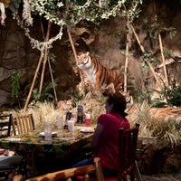Photo taken at Rainforest Cafe by Lola on 10/5/2021