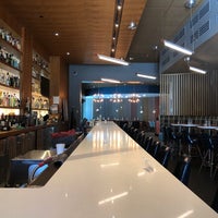 Foto tirada no(a) The Corner Office Restaurant &amp;amp; Martini Bar por Deepak S. em 12/2/2021