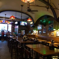 Foto diambil di Gluek&amp;#39;s Restaurant &amp;amp; Bar oleh Deepak S. pada 6/29/2022