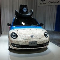รูปภาพถ่ายที่ Volkswagen Showroom at the State Fair โดย Karen L. เมื่อ 10/18/2012
