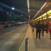 Photo taken at Metrobus - Estación Obelisco Norte by Julián C. on 5/5/2016