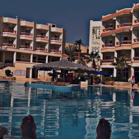 Das Foto wurde bei DoubleTree by Hilton Sharm El Sheikh - Sharks Bay Resort von Saud am 9/12/2023 aufgenommen