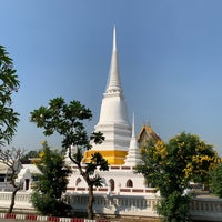 Photo taken at Wat Khema Pirataram by Thoranin T. on 12/26/2020