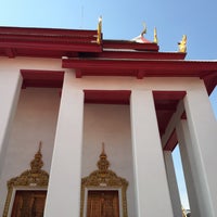 Photo taken at Wat Weru Rachin by Thoranin T. on 1/14/2018