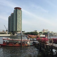 Photo taken at ท่าเรือวัดเศวตรฉัตร (Wat Sawetachat Pier) S1 by Thoranin T. on 1/27/2018