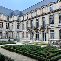 Photo taken at Jardin du Musée Carnavalet by Baltazar S. on 1/3/2023