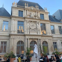 Photo taken at Jardin du Musée Carnavalet by Baltazar S. on 10/28/2021