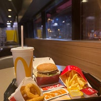 Photo taken at McDonald&amp;#39;s by TuĞÇe on 9/22/2022