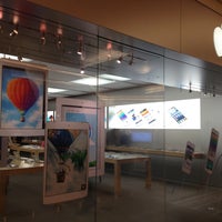 Photo taken at Apple The Galleria by John R D. on 4/26/2013