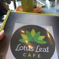 Das Foto wurde bei Lotus Leaf Cafe von Ginger L. am 12/10/2016 aufgenommen