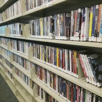 2/10/2017 tarihinde Adam W.ziyaretçi tarafından Broward County Libraries - Hollywood Branch'de çekilen fotoğraf
