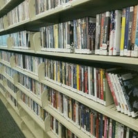 2/14/2017 tarihinde Adam W.ziyaretçi tarafından Broward County Libraries - Hollywood Branch'de çekilen fotoğraf