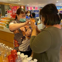 Photo taken at Bath &amp;amp; Body Works by Junior on 1/4/2022
