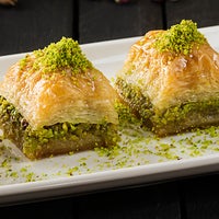 Das Foto wurde bei Köşkeroğlu Baklava &amp;amp; Restaurant von Köşkeroğlu Baklava &amp;amp; Restaurant am 6/8/2017 aufgenommen