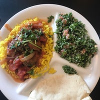 Foto diambil di Sanaa’s 8th Street Gourmet oleh Natalie L. pada 6/6/2018