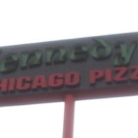Foto tomada en Kennedy&amp;#39;s Chicago Pizza  por Michel S. el 4/27/2014