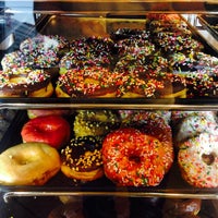 Photo taken at Yum Yum Donuts by MENACE on 7/1/2014