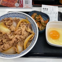 Photo taken at Yoshinoya by Keisuke A. on 7/18/2022