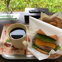 Photo taken at Freshness Burger by cuifeng on 7/25/2020