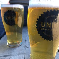 Foto diambil di Union Craft Brewing oleh Tina H. pada 10/22/2022