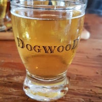 รูปภาพถ่ายที่ Dogwood Brewery โดย Dave S. เมื่อ 9/13/2019