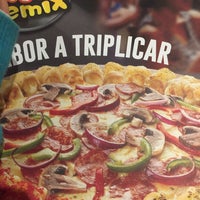 Foto diambil di Pizza Hut oleh Hossein K. pada 11/7/2016