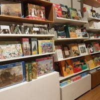 Photo taken at National Gallery Bookshop by Alerrandro C. on 11/2/2017