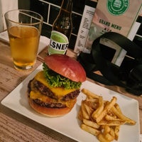 Photo taken at Craft Burger co. by Alerrandro C. on 10/3/2023