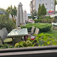 Das Foto wurde bei Yeşiloğlu Restaurant von Mehmet K. am 9/30/2022 aufgenommen