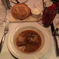 Foto scattata a Delaney&amp;#39;s Steak Seafood and Wine da Megan H. il 12/31/2015