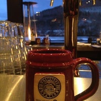 Foto diambil di Whetstone Station Restaurant and Brewery oleh Lindsey pada 2/21/2013