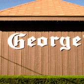 Das Foto wurde bei George&amp;#39;s Steak House von George&amp;#39;s Steak House am 11/13/2015 aufgenommen