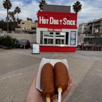 รูปภาพถ่ายที่ Hot Dog on a Stick โดย Emily G. เมื่อ 11/2/2022
