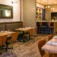 Foto tirada no(a) Vivial Restaurant &amp;amp; Cocktail Bar por Vivial Restaurant &amp;amp; Cocktail Bar em 3/9/2016