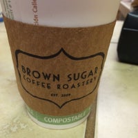 Foto tirada no(a) Brown Sugar Coffee Roastery por Mary M. em 8/14/2015