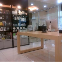 Photo taken at iBox Apple Store by chama m. on 1/30/2013