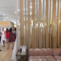 Foto diambil di Lovely Bridal Shop oleh Juei L. pada 8/5/2018