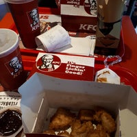 Das Foto wurde bei KFC von Mark am 9/26/2018 aufgenommen