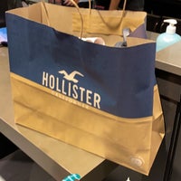 Hollister Clothing Store In العقيق