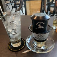 Photo taken at Trung Nguyên Coffee by Mahmut B. on 2/7/2020