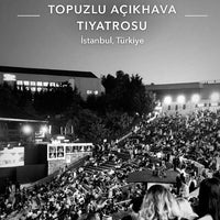Foto diambil di Harbiye Cemil Topuzlu Açıkhava Tiyatrosu oleh Zuhal Ö. pada 5/24/2024