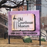 Foto tirada no(a) Old Courthouse Museum por Debbie E. em 3/27/2022