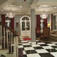 Снимок сделан в Maison Saint Charles Hotel &amp;amp; Suites пользователем Brandie C. 7/22/2016