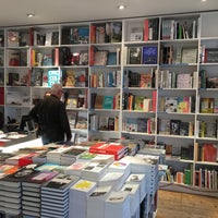 Photo taken at Artwords Bookshop by Felipe S. on 1/17/2017
