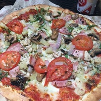 รูปภาพถ่ายที่ MOD Pizza โดย Pau เมื่อ 5/29/2016