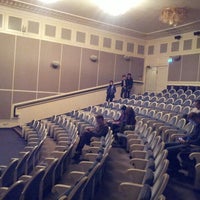 Foto tomada en Angleterre Cinema Lounge  por Elena S. el 2/17/2013