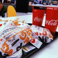 Photo taken at Burger King by zanyar Elyasi on 3/14/2019