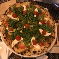 Foto tirada no(a) Finzione da Pizza por Closed em 3/5/2018